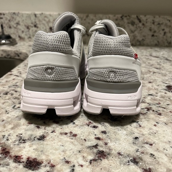 On Cloudswift - Picture 5 of 6